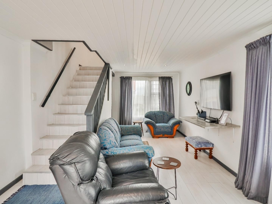 5 Bedroom Property for Sale in De Kelders Western Cape